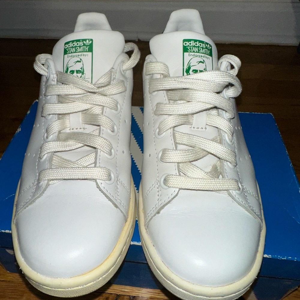 Adidas “Stan Smith” worn twice, size 5.